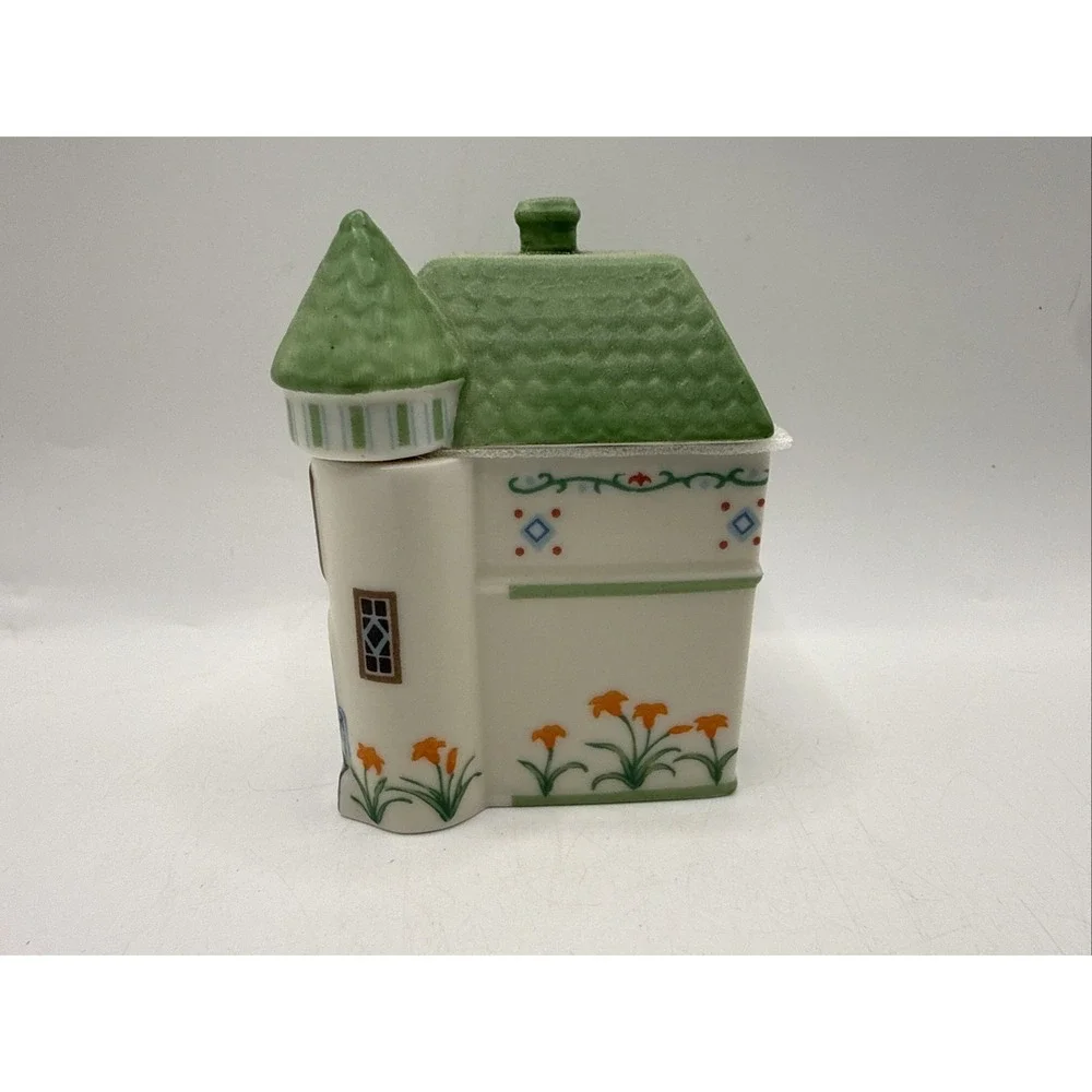 Lenox CANTERBURY CROSSING Spice Village Jar GINGER